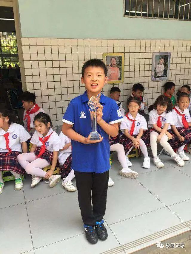 踢足球很快乐,踢足球汗水