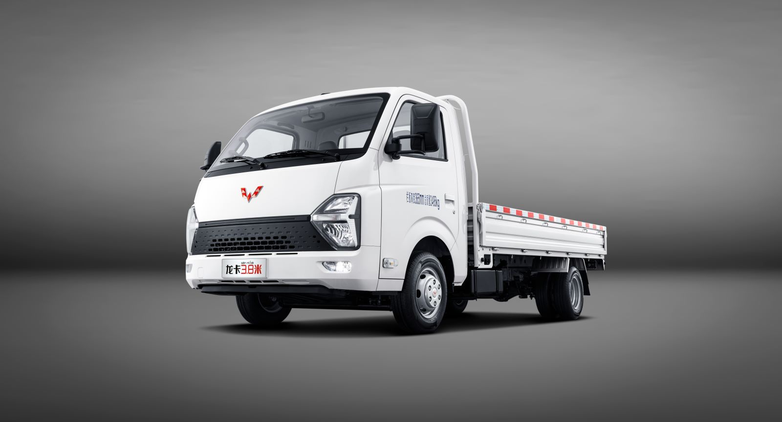 中国的“铃木carry”,车长3米8,极限荷载3.5吨,座椅可全平放倒