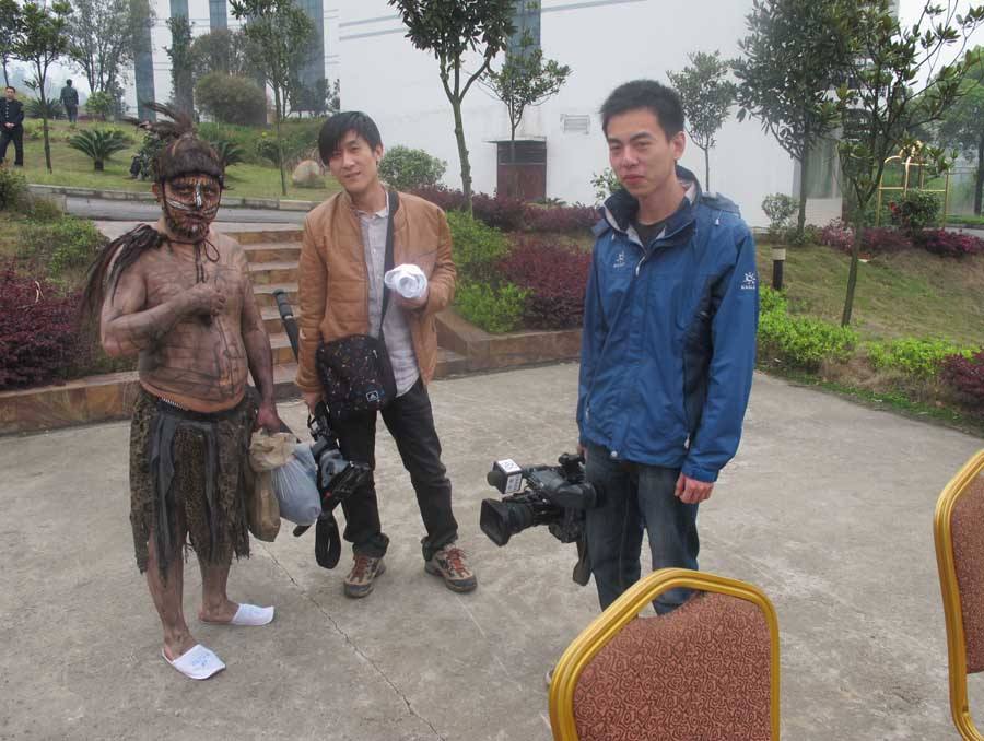 湖南嗜血野人：7岁掉入天坑，生吃蛇鼠存活8年，结局让人哭笑不得