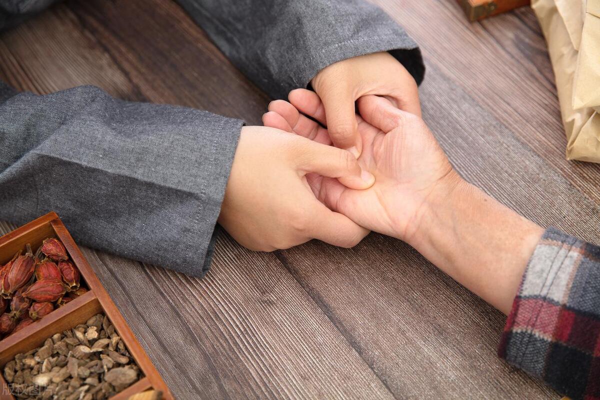 经常吃了就拉肚子比较急,稍微吃的不对就拉肚子是什么原因