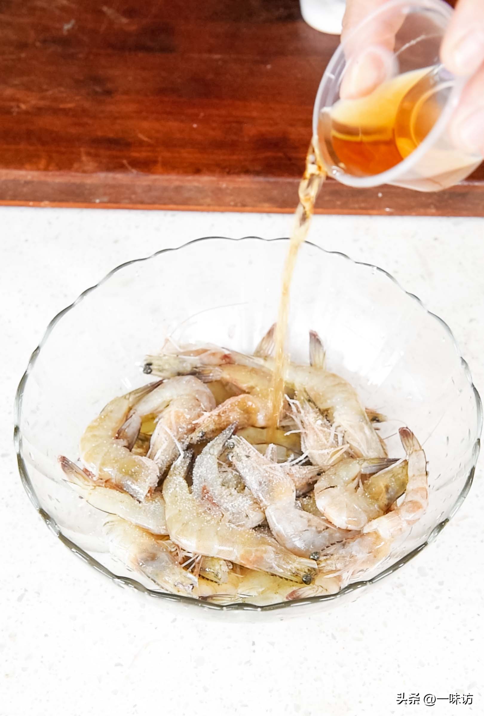 家常干锅虾简单做法非油炸不辣,水煮后的虾怎么做干锅虾