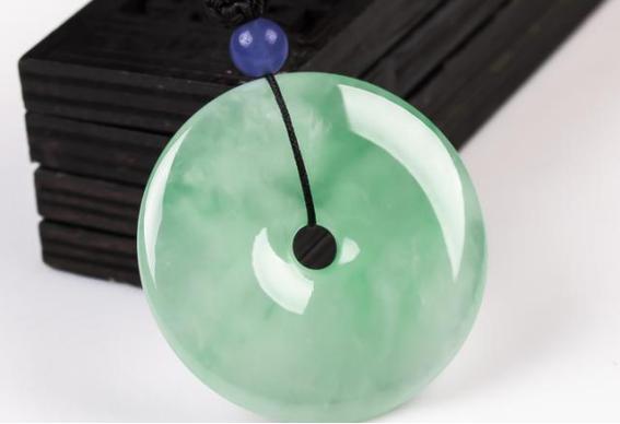 翡翠平安扣用途,翡翠平安扣有什么注意事项