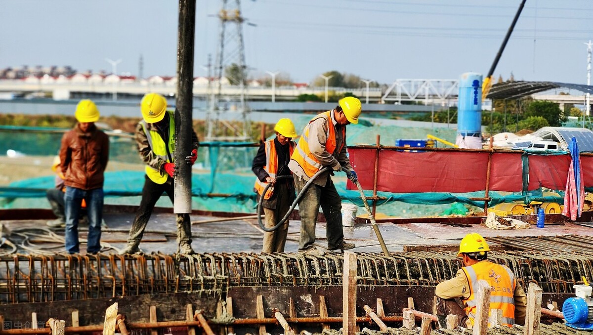 承包100亩地，出门打工，一年同样能挣10万元，你会如何选择