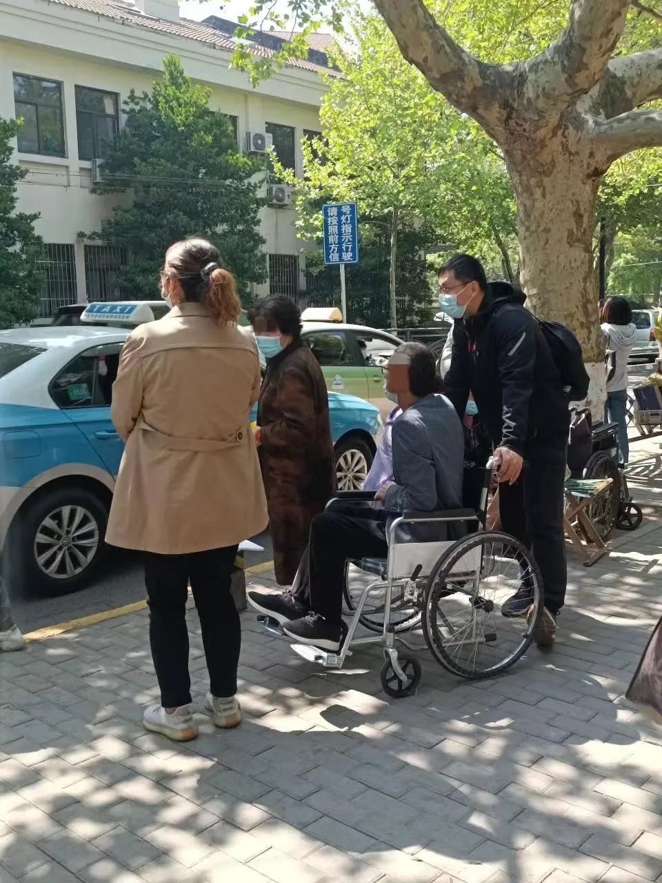 30多岁适合干陪诊师吗,90后宝妈做陪诊师1天赚298元