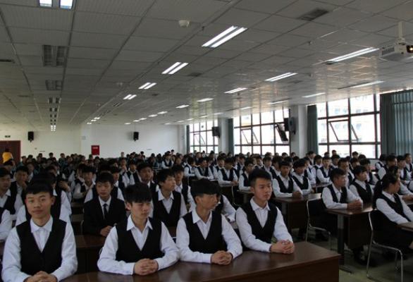 15岁学生去职高选什么专业最好,初中毕业去职校学什么专业好