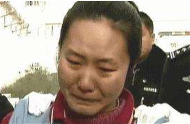 女护士遭医生强奸,联合男友将其当街砍死,死到临头为何高兴落泪