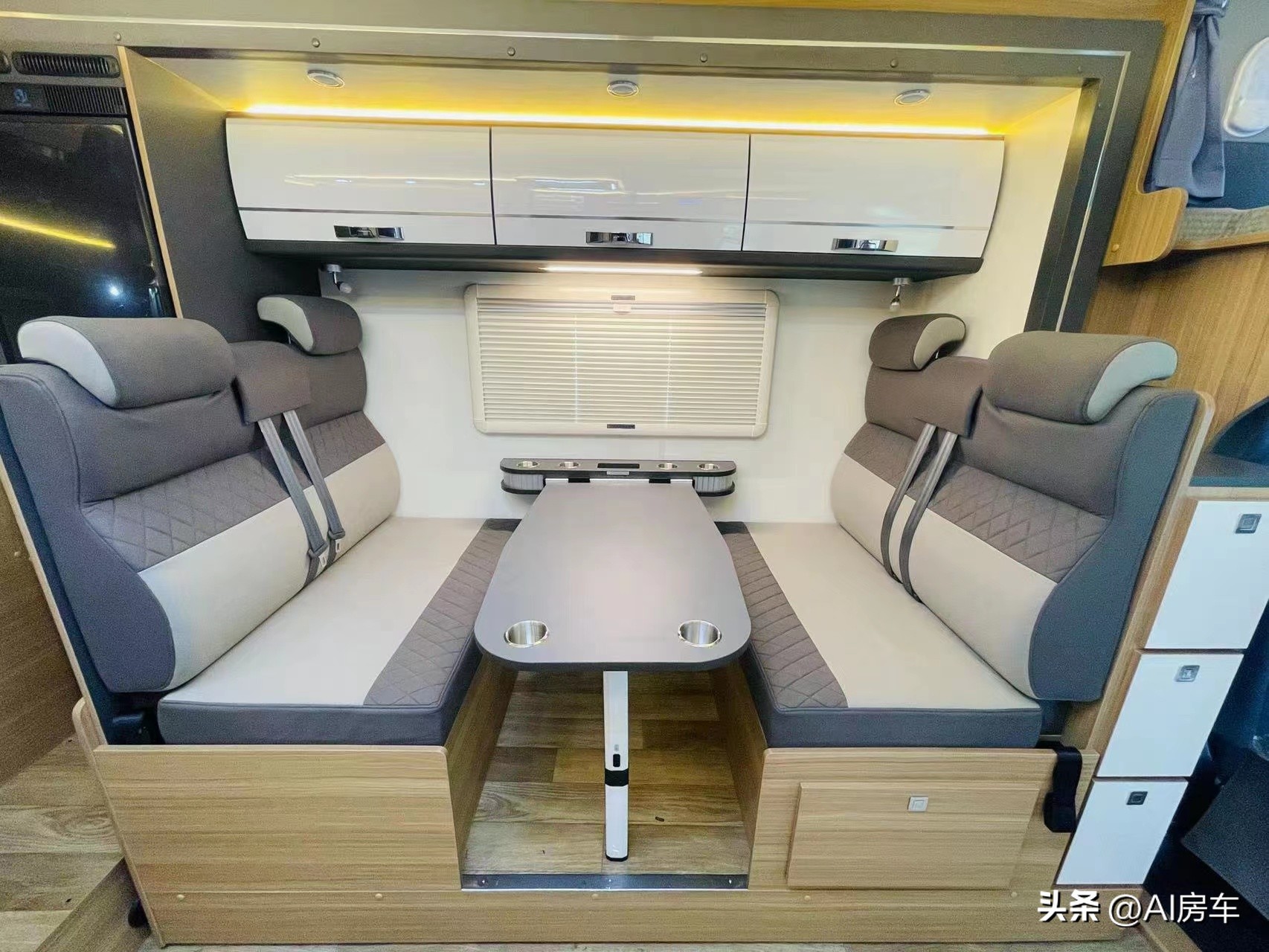 轻卡超大太阳能房车,800瓦太阳能配多大电池