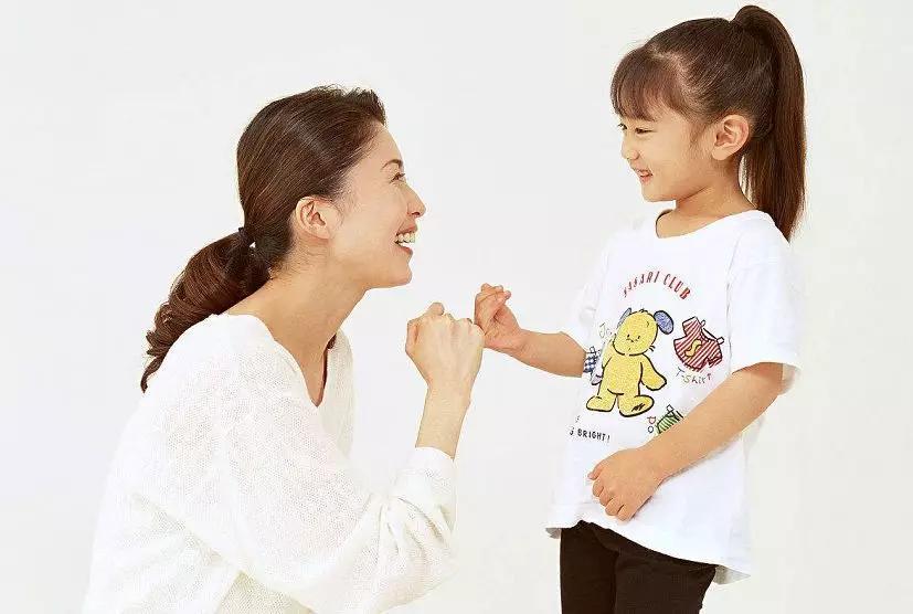 从小“咬指甲”的孩子，长大后怎么样了？一般逃不掉3种结局