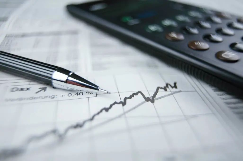 奇信股份沉浮录：叶氏家族跌落胡润百富榜，入主国资浮亏近8亿