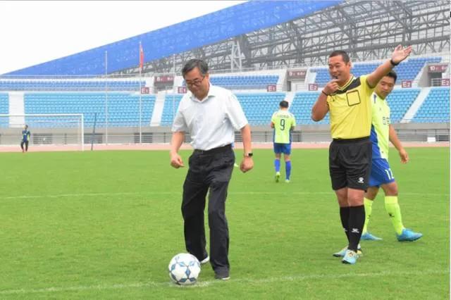 自娱自乐踢足球,自娱自乐足球赛