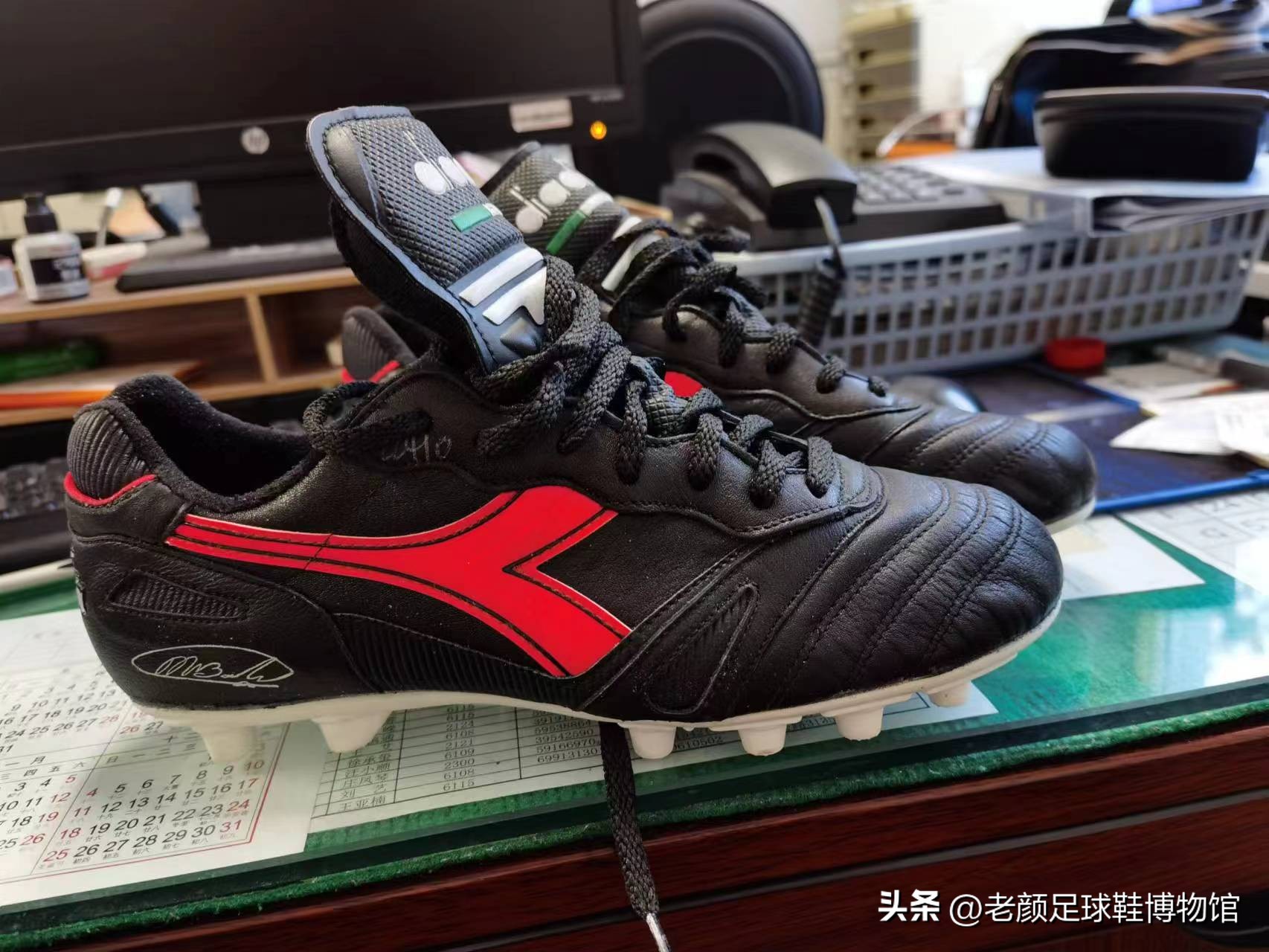 向山寨妥协的意大利第一运动品牌，福建产迪多登陆英国足球鞋圣殿