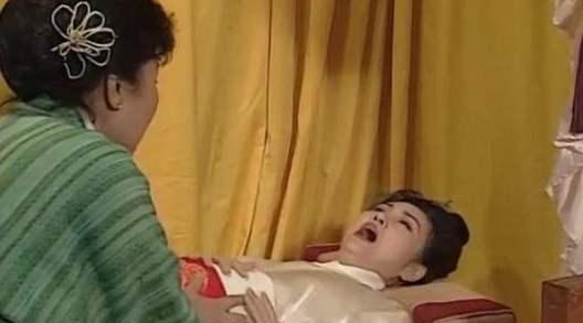 古代女性生孩子是用什么方法难产,古代接生为什么要热水