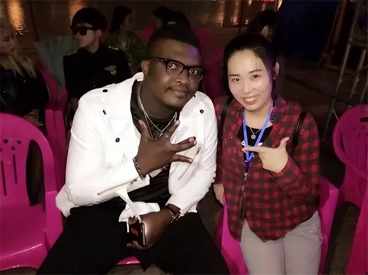 黑人歌手好弟近况：走红后迎娶中国姑娘，今36岁仍未取得中国绿卡