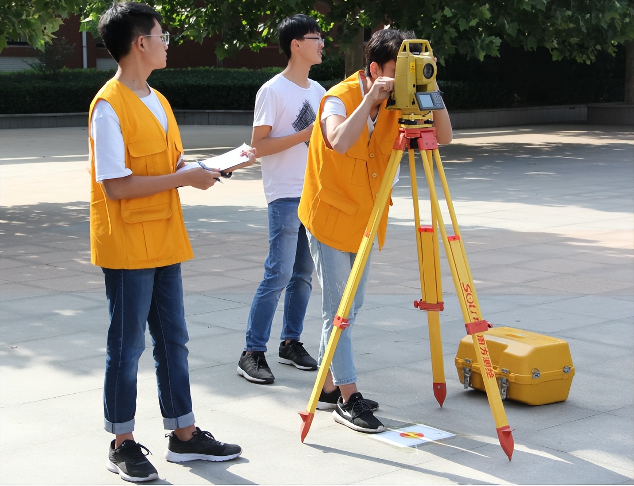 大学最好就业专业排名前十的专业,大学专业就业排名十大热门专业