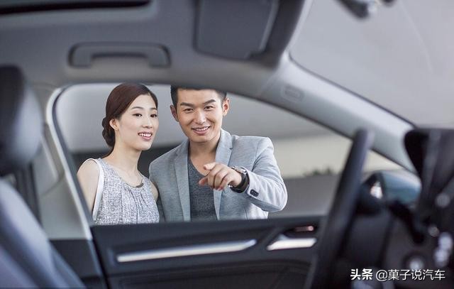 买车时应该选择轿车还是suv,选轿车还是选suv比较合适