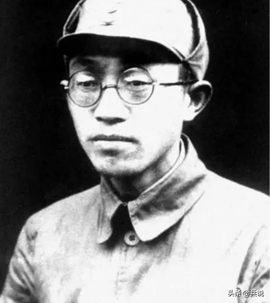 黄大将四十不惑，就被称作“黄老”，最大标签是“敢说”