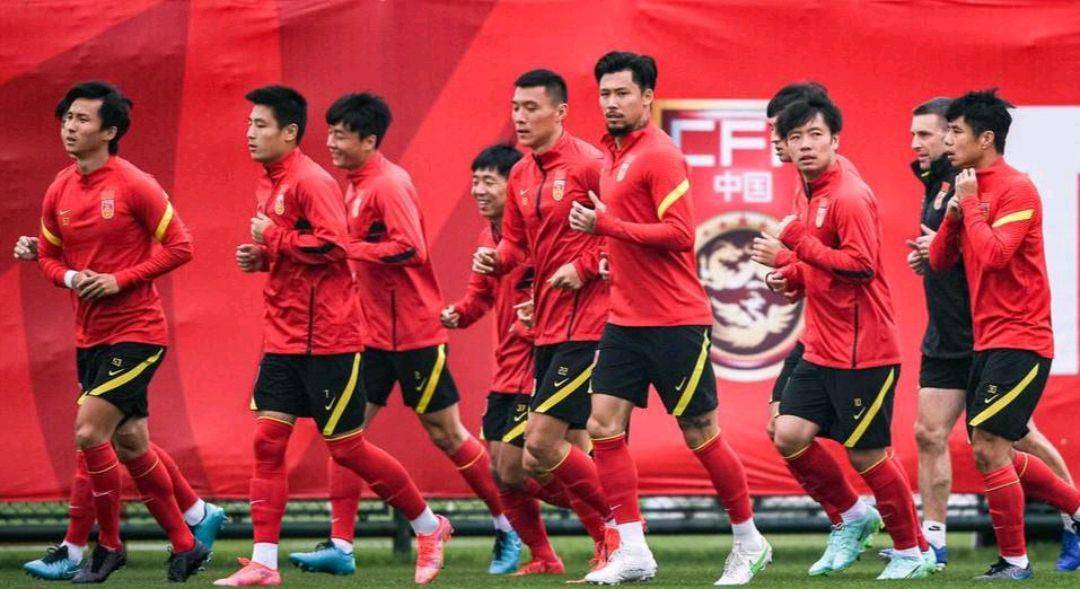 王健林和赵本山谁先进入足球,赵本山和王健林同时退出足球的吗