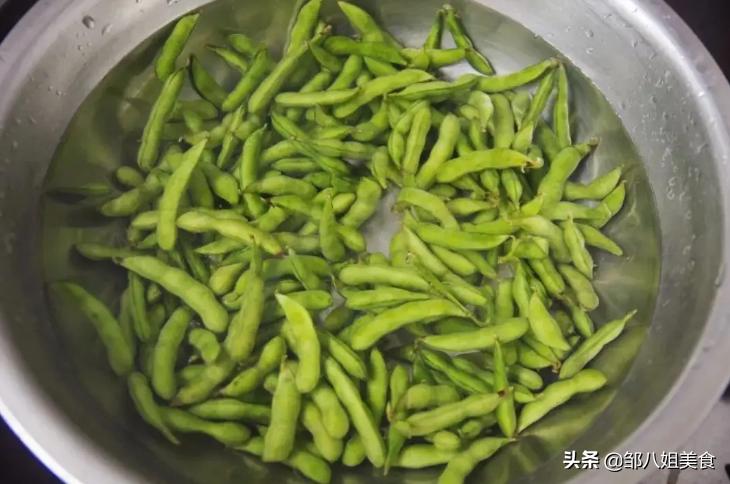 毛豆怎样煮翠绿不发黄,煮毛豆时怎样使毛豆不发黄发青
