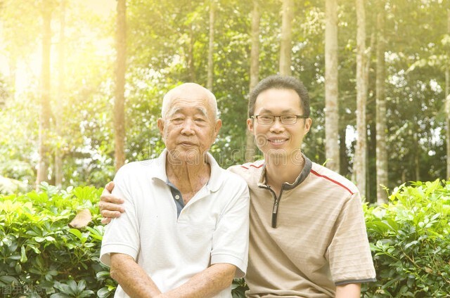 老人生活不能自理怎么解决,人老了不能自理是什么原因