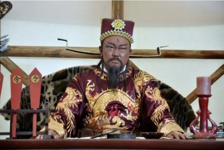 年轻人盘串烧香，包青天的看法比专家高明多了！