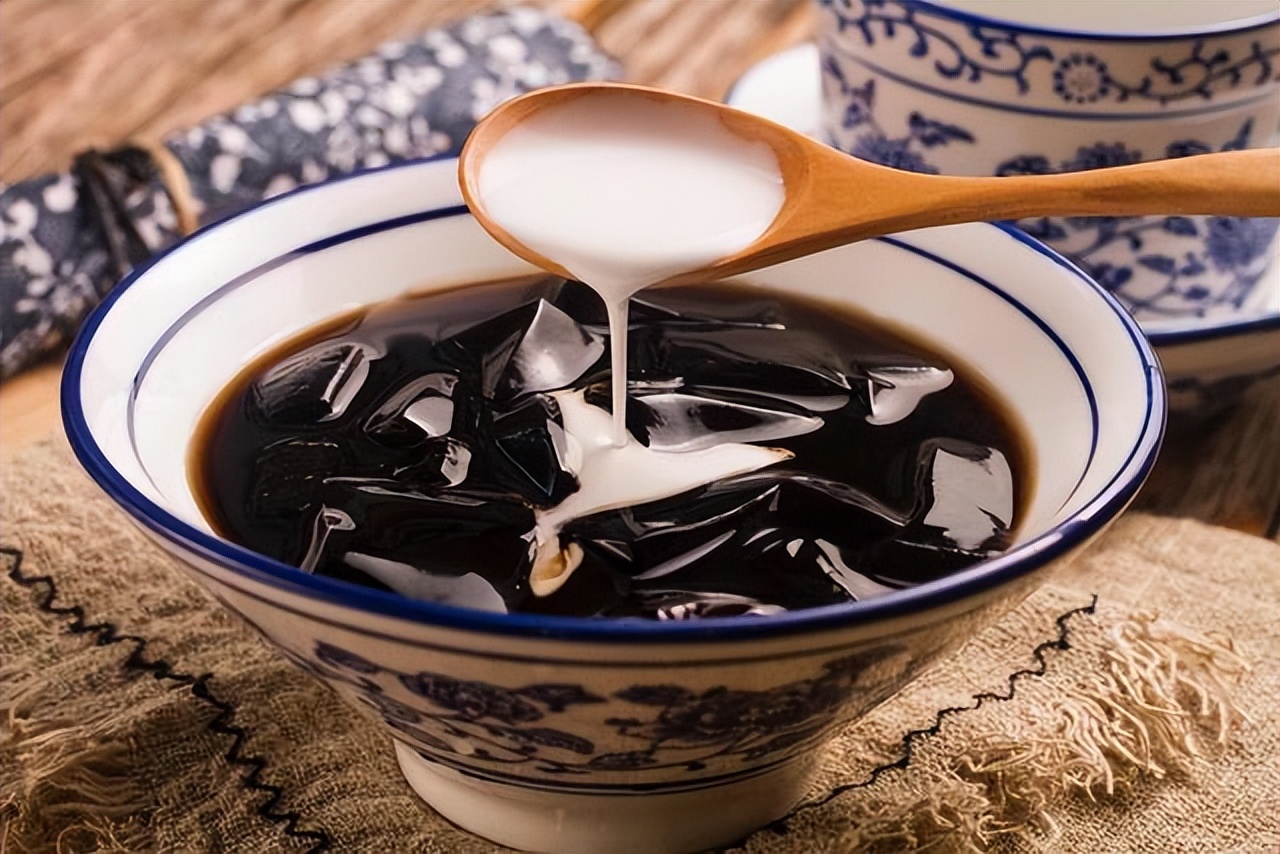 清凉解暑试试五款夏日特色饮品,夏天的几款消暑饮品你们喝过几种