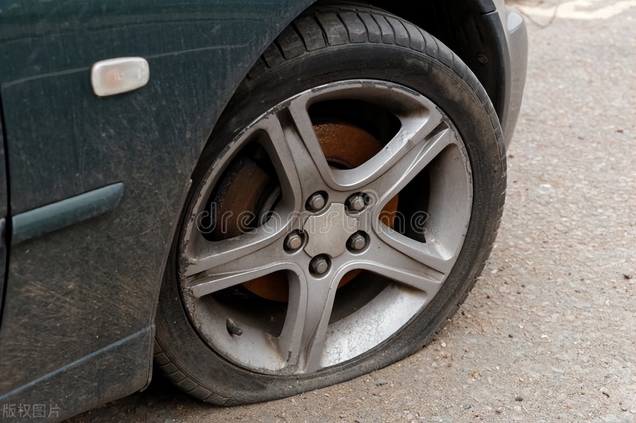 疯狂爆胎大联欢！上海高速成了“胎”尔满城