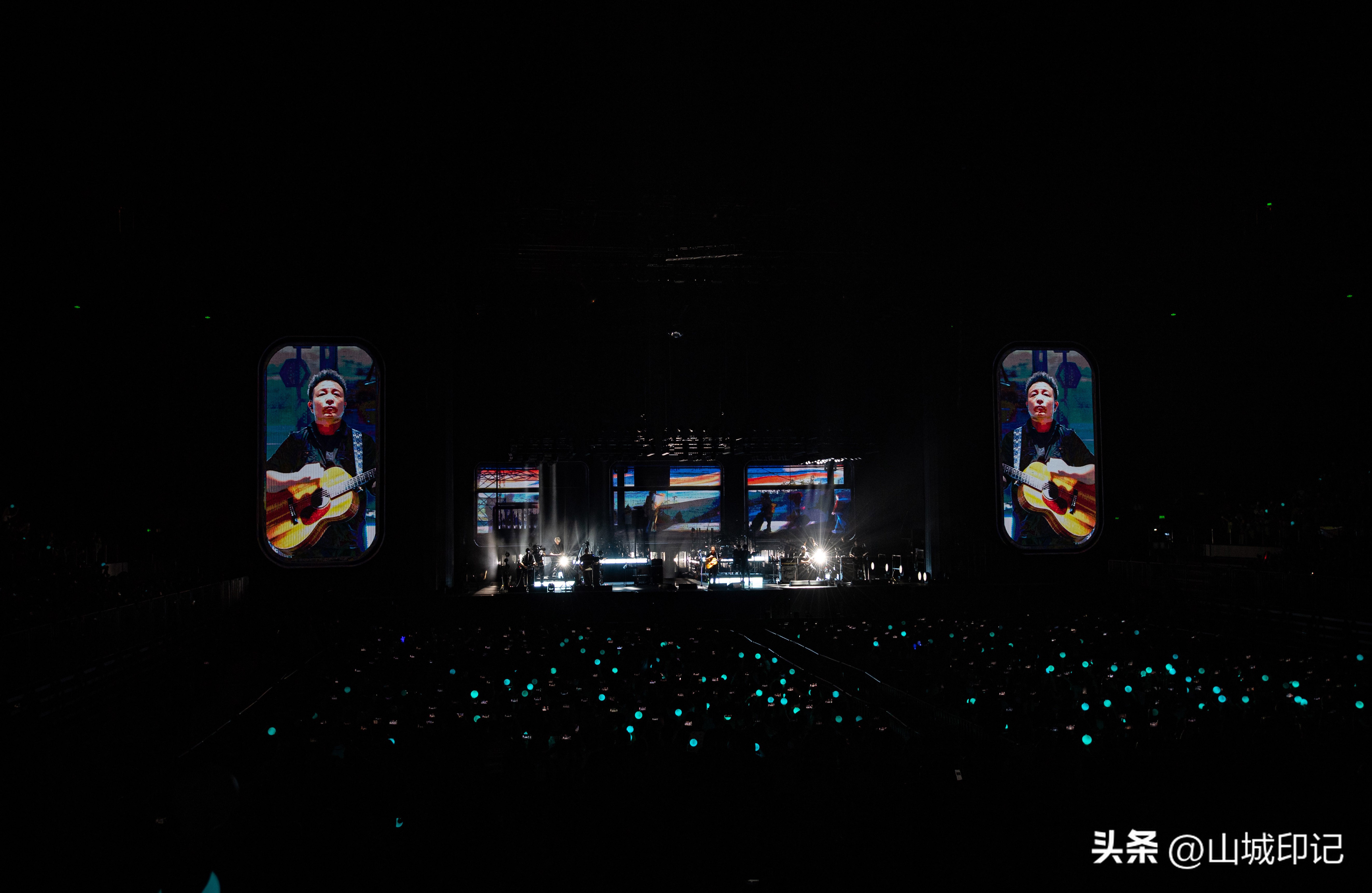 许巍无尽光芒演唱会重庆站故乡,归来依旧少年完整视频