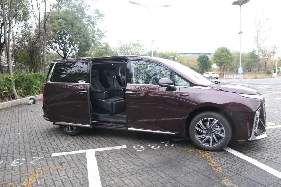 上汽大通maxusg90测评,上汽大通maxusg90测评低配版