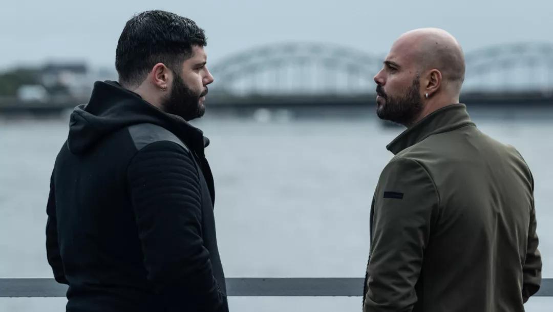 放出了两集就飙到9.6分，黑帮神剧最终季太生猛