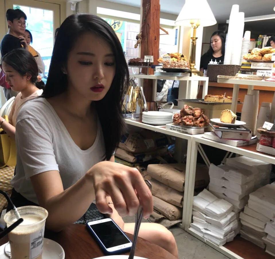 申珉熙在中国发展的韩国演员，看名字不认识一看照片原来是她