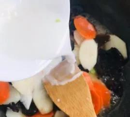 淮山药炒木耳家常做法,山药莲藕炒木耳