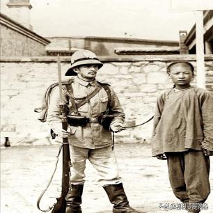 珍贵照片，日军*杀屠**老百姓强奸妇女，用刀剖开肚子，看看多残忍