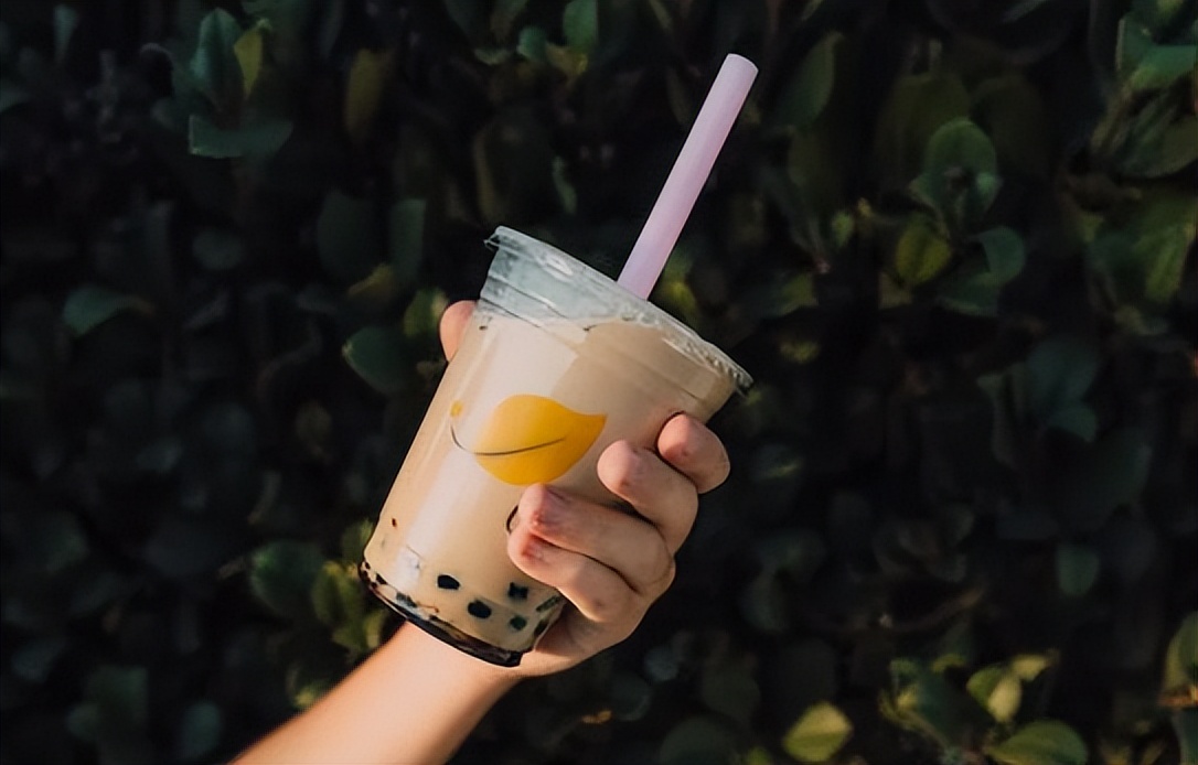 这届香港人，爱上从深圳代购奶茶