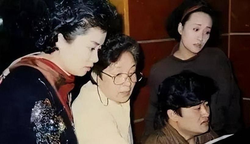 杨坤谷建芬今天是你的生日视频,谷建芬哪年创作的今天是你的生日