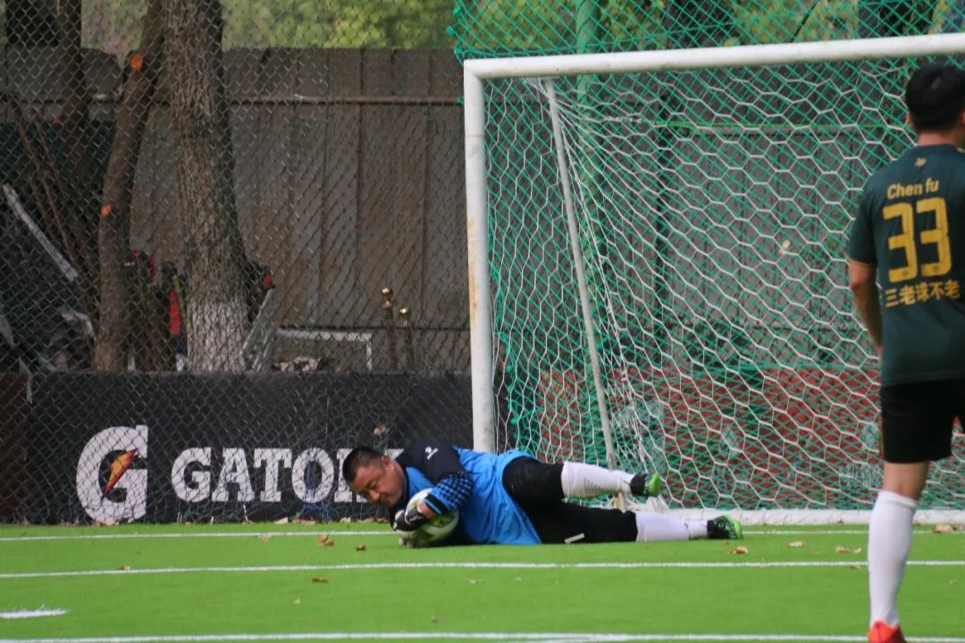 业余球员踢的球有多大力量,老年球员踢球