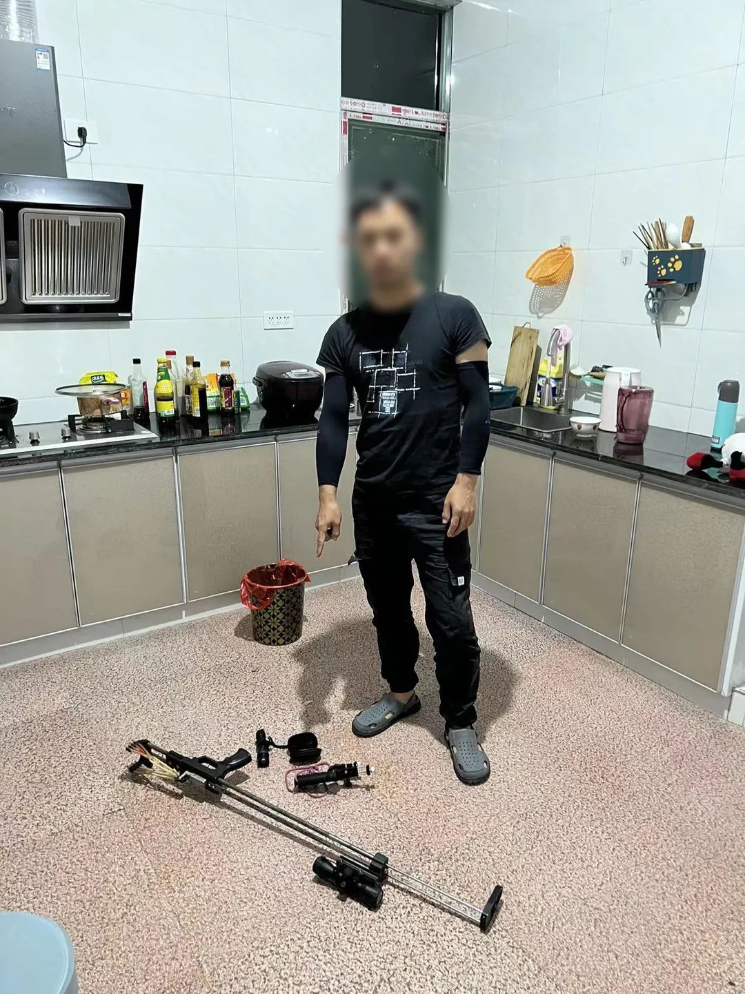 弋阳一男子网购滑膛弹弓、热成像仪等非法狩猎，还发给朋友炫耀！