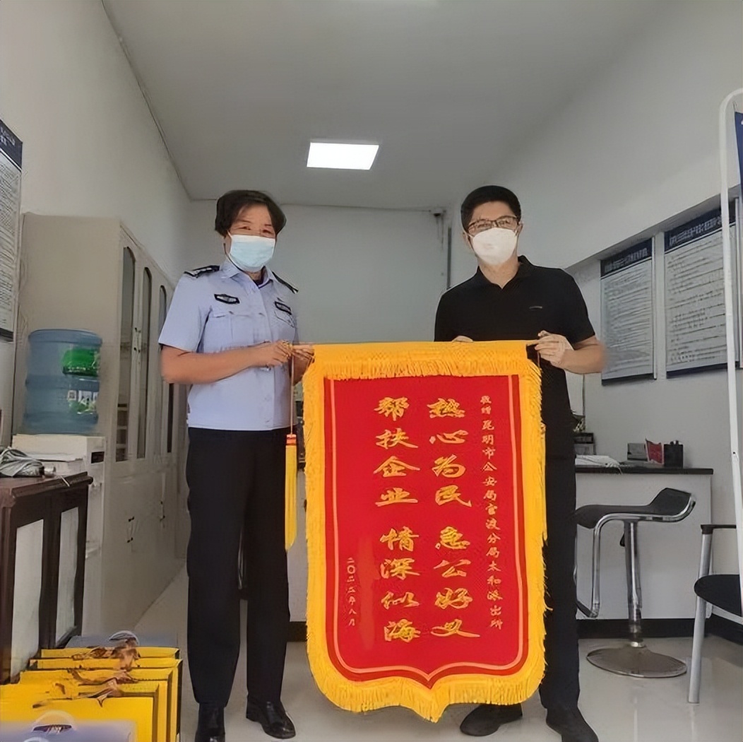 致敬了不起的她户籍女警海报,致敬了不起的她看守所女警