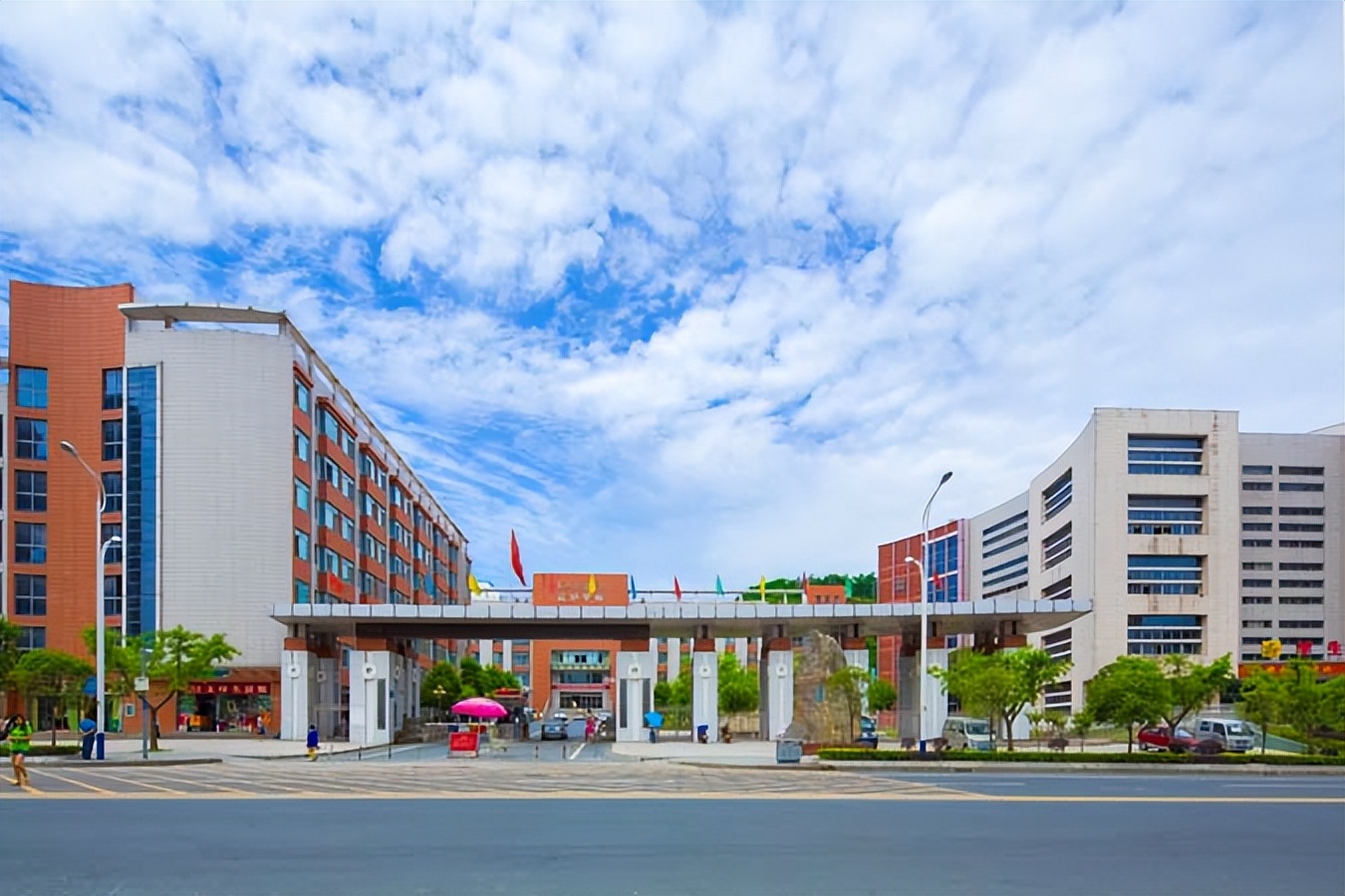 湖北医药学院是湖北医学院吗,十堰湖北医药学院是公办还是民办