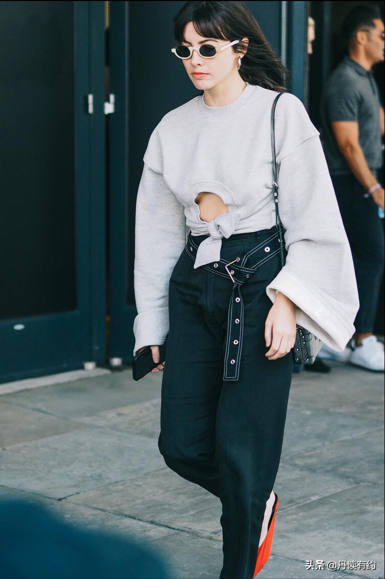 灰色格子大衣怎么搭配才时尚,灰色系一套真的简单又高级穿搭