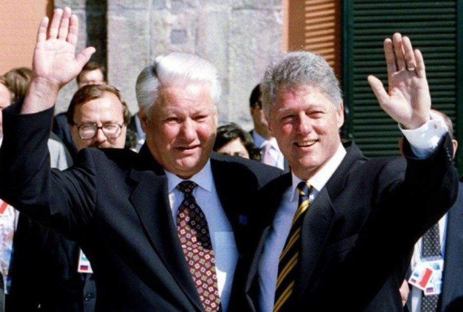 俄新书爆料：瞒着希拉里，叶利钦曾安排克林顿在克宫洗手间喝酒