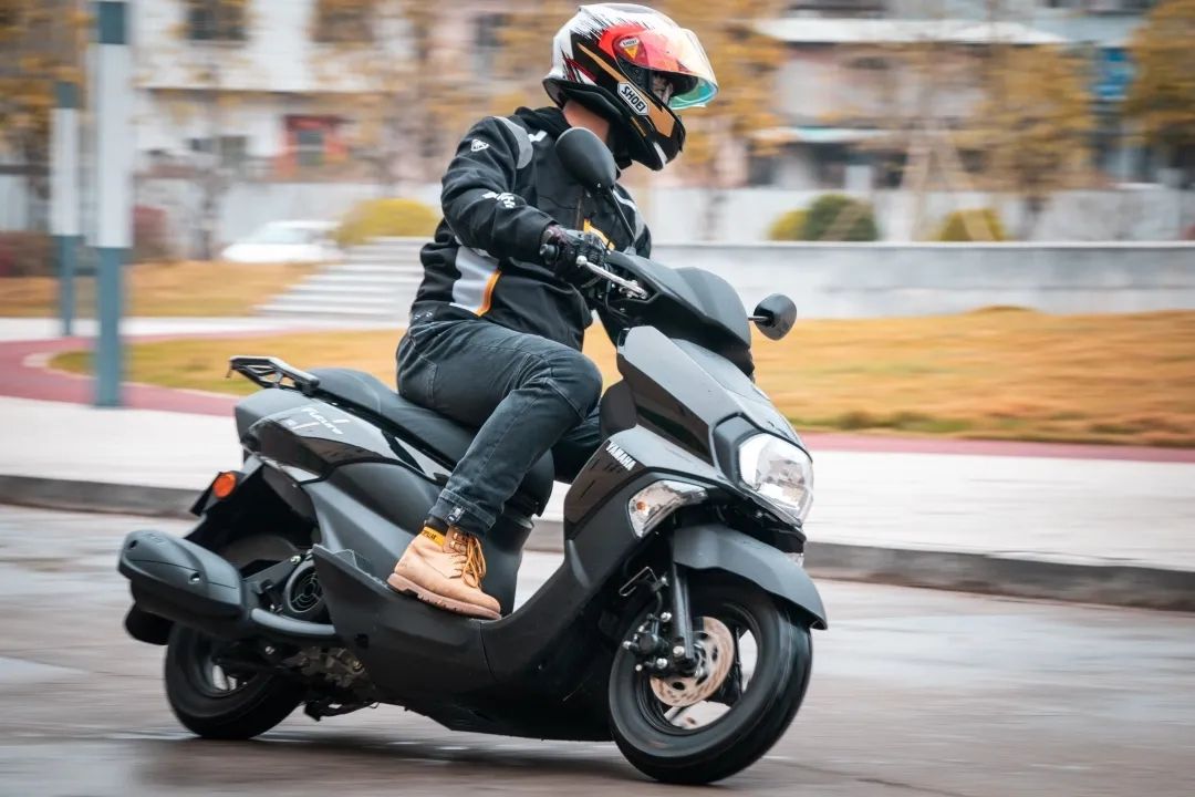 为什么150踏板跑得比250街车快,为什么150踏板车这么贵
