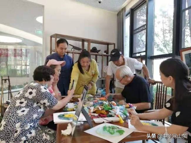 人满中秋圆——小朋友李泽丞佳节用棉絮画表达对老师们的祝福