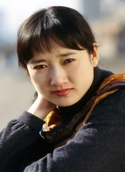 歌手成方圆年轻时候的照片,成方圆是80年代的当红歌星