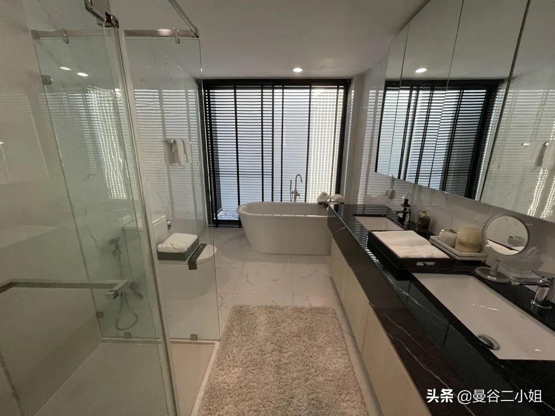 只要100多万的泰国三层别墅，6米挑高玻璃窗，比千万豪宅还大气