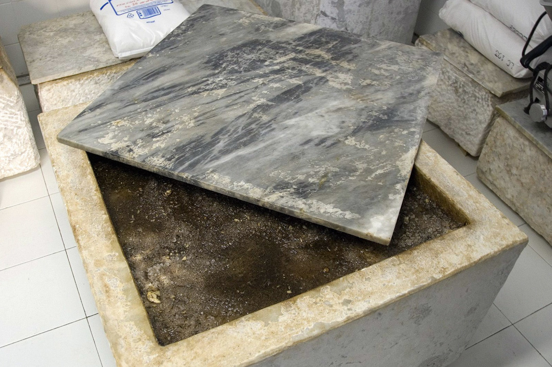 东北小伙吃俄罗斯生猪肉,生吃俄罗斯肥肉