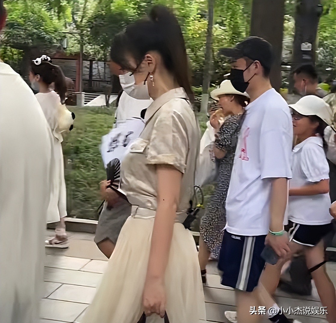 柳岩街头高清图片,41岁的柳岩穿着低调