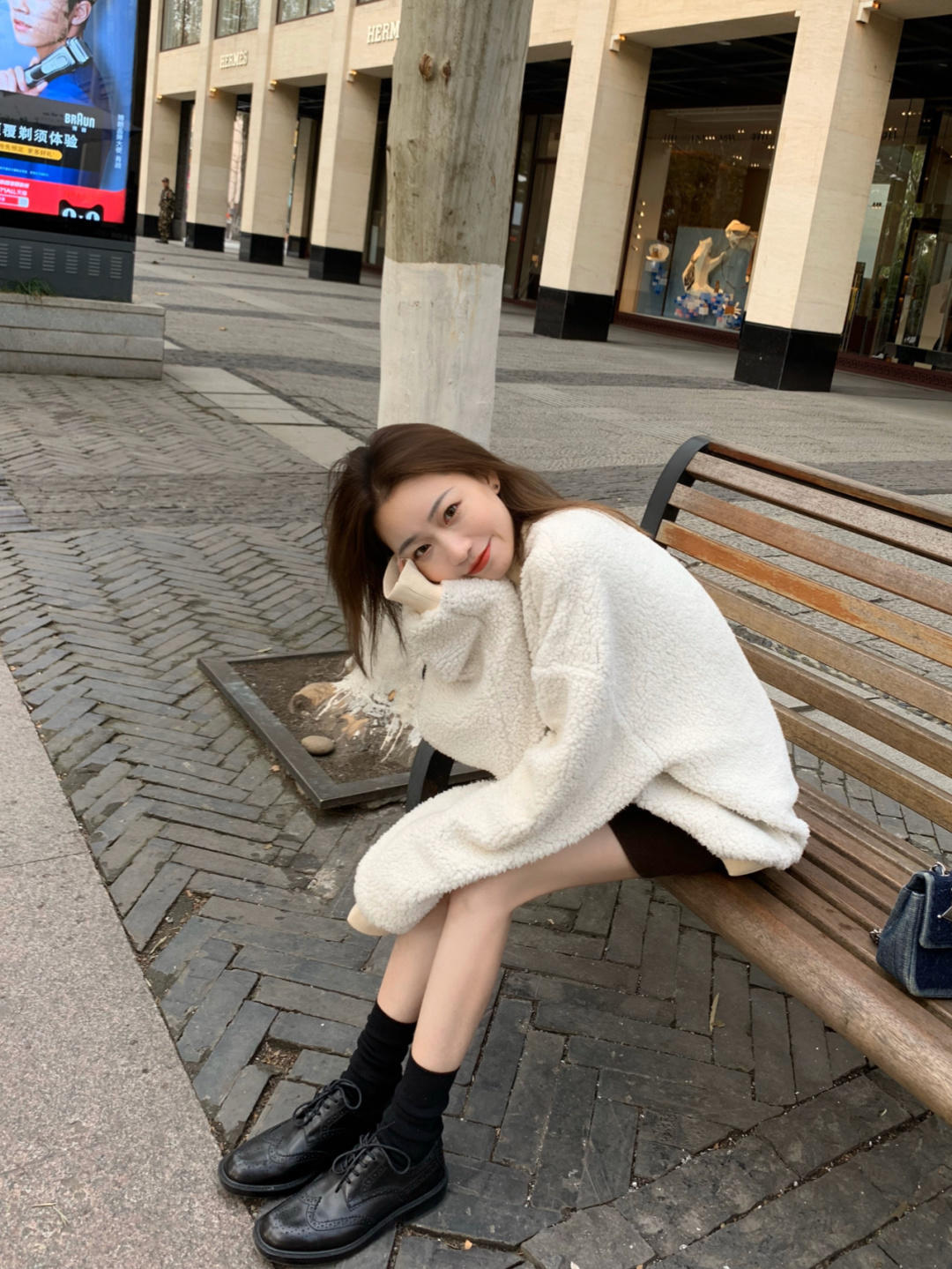 羊羔绒宽松慵懒风高级感卫衣,慵懒风羊羔绒卫衣怎么搭配才好看