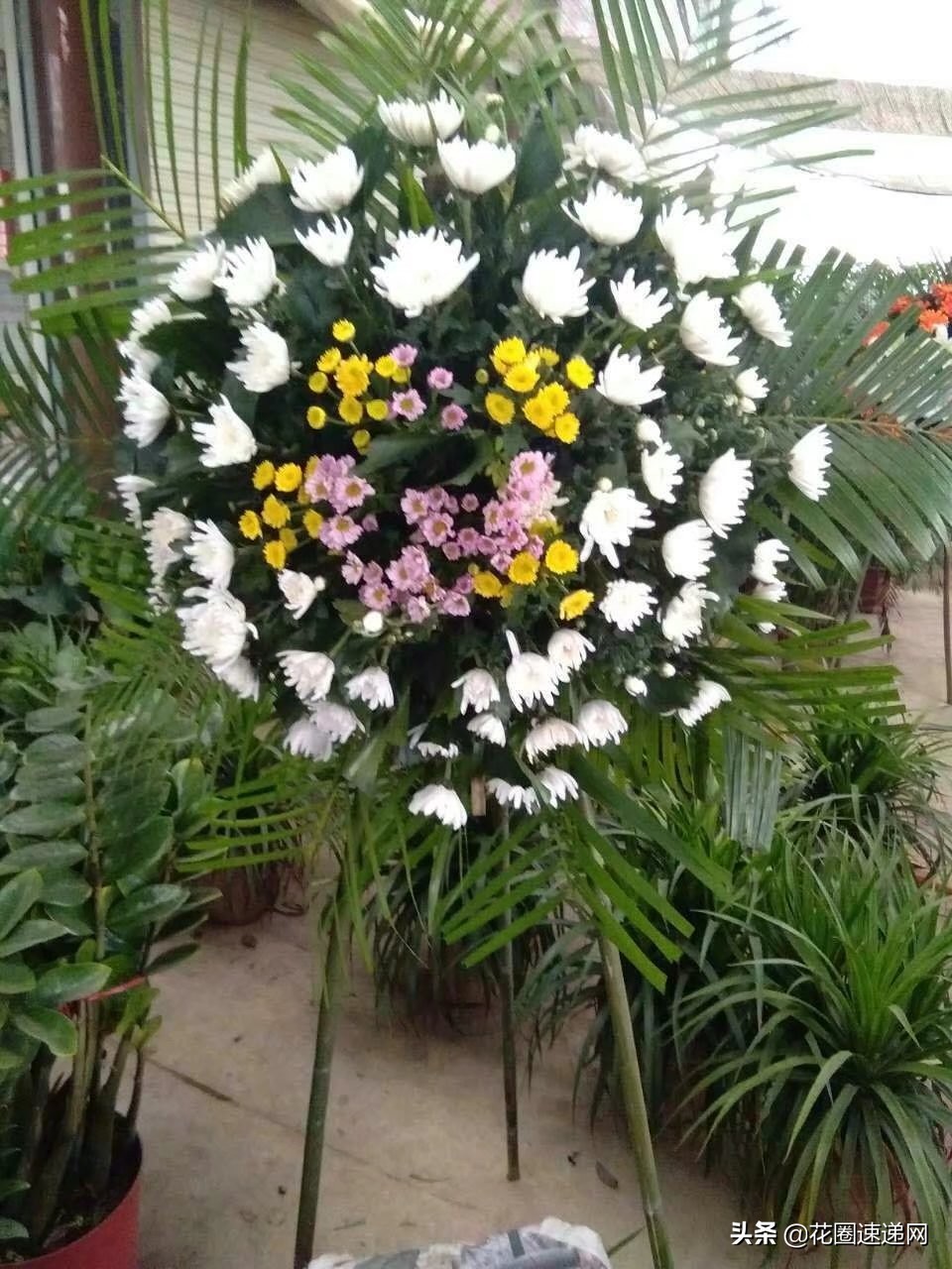 祭祀花圈报价,祭祀用的鲜花小花圈