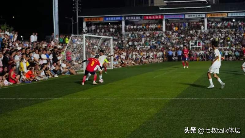 央视新闻采访村超韩乔生,村超解说员韩乔生还在贵州吗