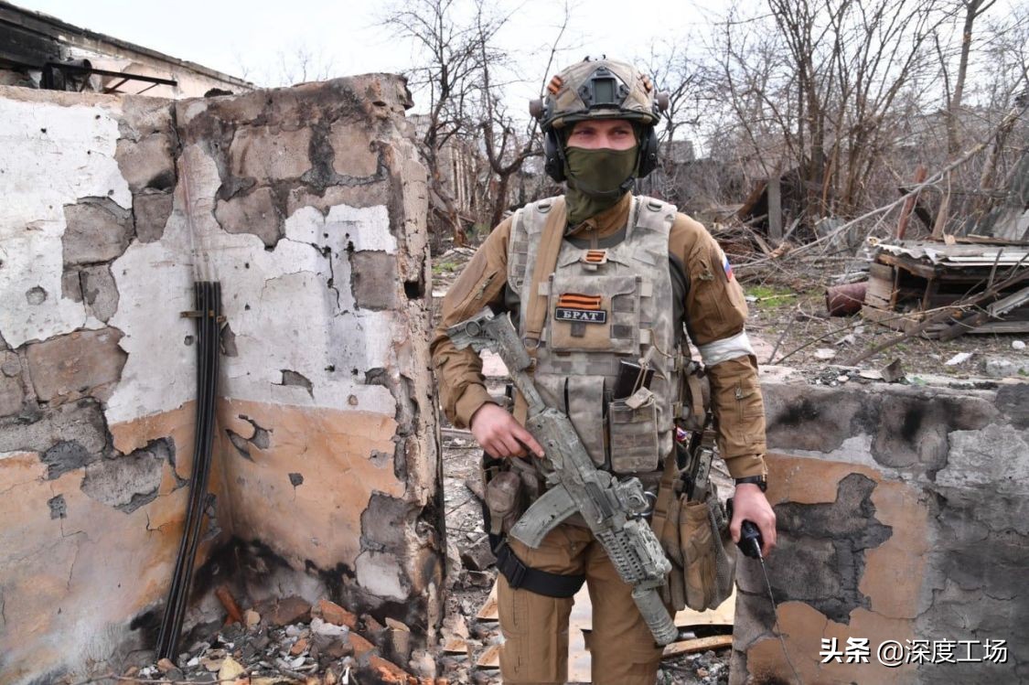 俄军云爆弹战车首次被摧毁,俄军旅长掩护撤退战死